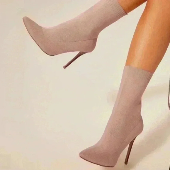 Express Tan/Beige Sock Stiletto Pointed Toe Ankle Slip On Booties Size 8 - Picture 1 of 15